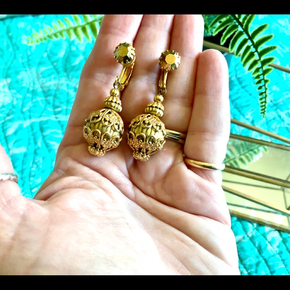 Vintage gold metal earrings